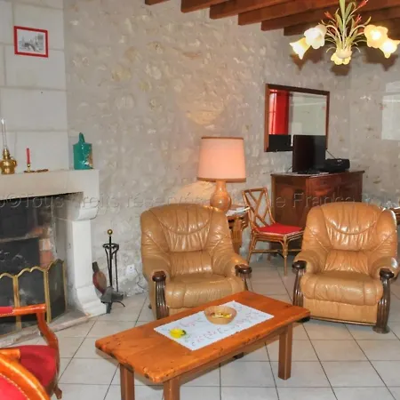 Holiday home Gite Spacieux Avec Jardin, Proche Chateaux De La Loire, Ideal Pour Familles Et Amis, Jeux Et Plancha - Fr-1-381-406